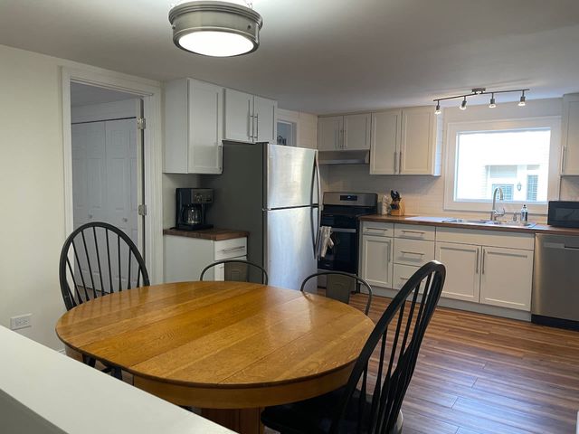 521 Peyton Street 100, Geneva, IL 60134