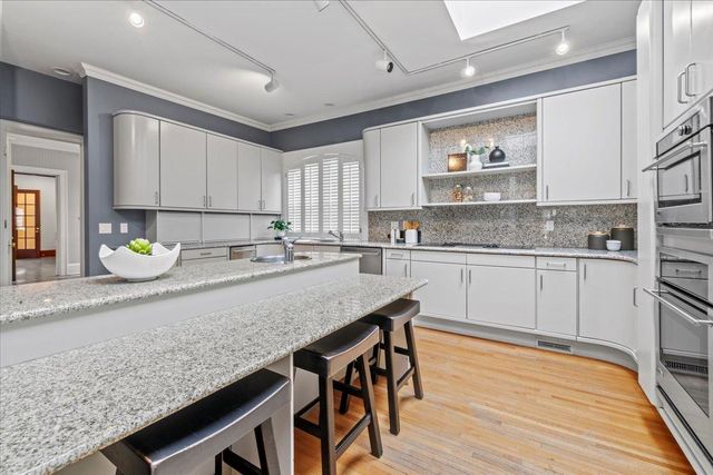1724 Summit Avenue, Minneapolis, MN 55403