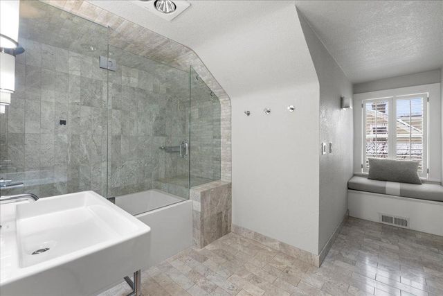 1724 Summit Avenue, Minneapolis, MN 55403