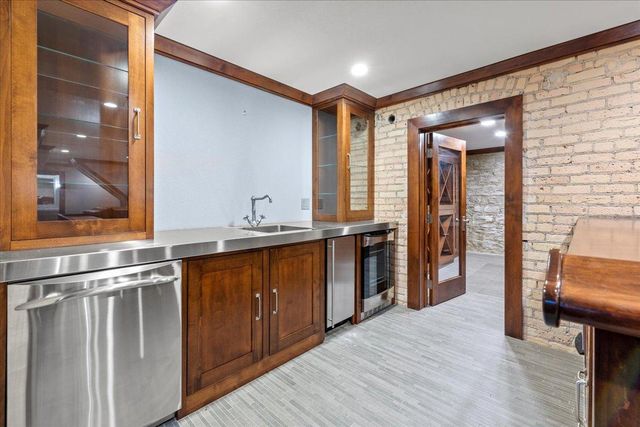 1724 Summit Avenue, Minneapolis, MN 55403
