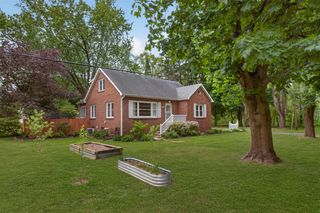 1346 W Marquette Woods Road, Saint Joseph, MI 49085