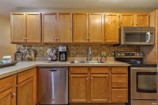 8311 River Park Way, Evansville, IN 47715