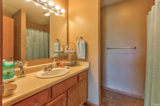 8311 River Park Way, Evansville, IN 47715