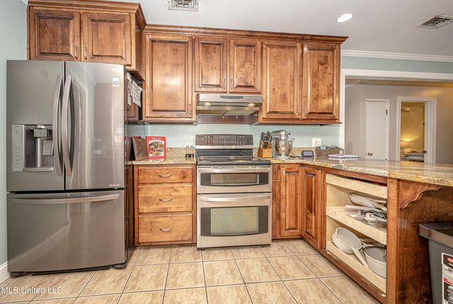 2706 Lynwood Street, Pascagoula, MS 39567