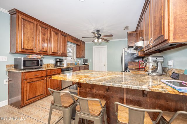 2706 Lynwood Street, Pascagoula, MS 39567