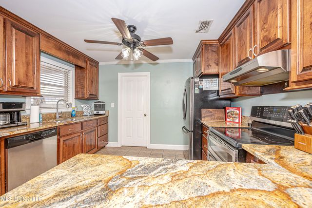 2706 Lynwood Street, Pascagoula, MS 39567