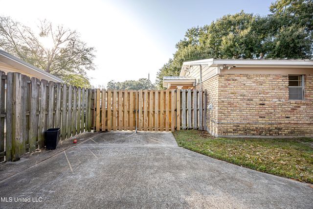 2706 Lynwood Street, Pascagoula, MS 39567