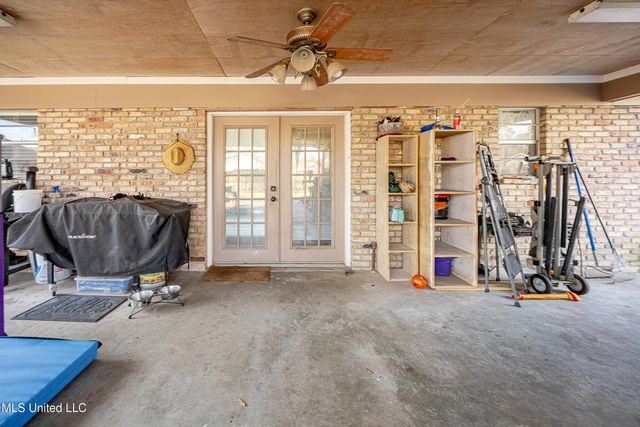 2706 Lynwood Street, Pascagoula, MS 39567