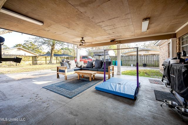 2706 Lynwood Street, Pascagoula, MS 39567