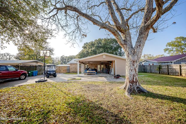 2706 Lynwood Street, Pascagoula, MS 39567