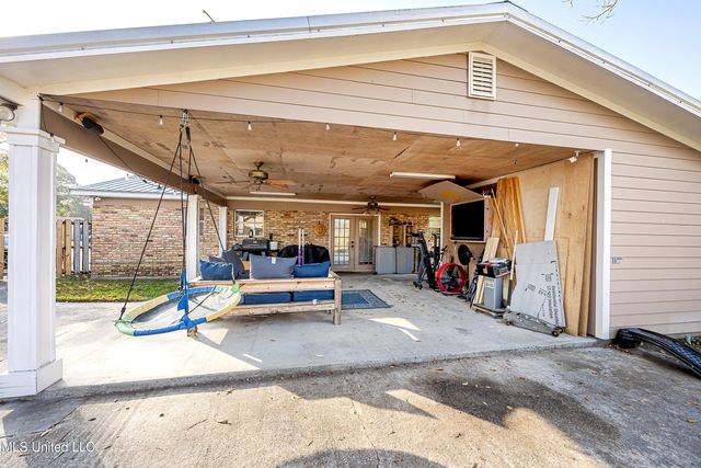 2706 Lynwood Street, Pascagoula, MS 39567