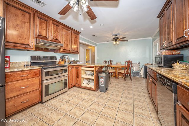 2706 Lynwood Street, Pascagoula, MS 39567