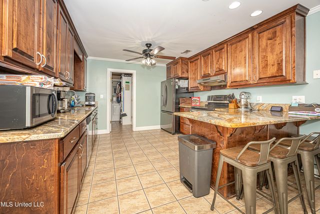 2706 Lynwood Street, Pascagoula, MS 39567