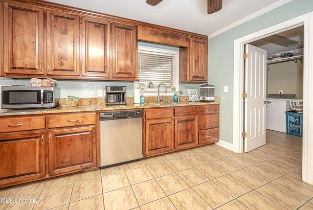 2706 Lynwood Street, Pascagoula, MS 39567