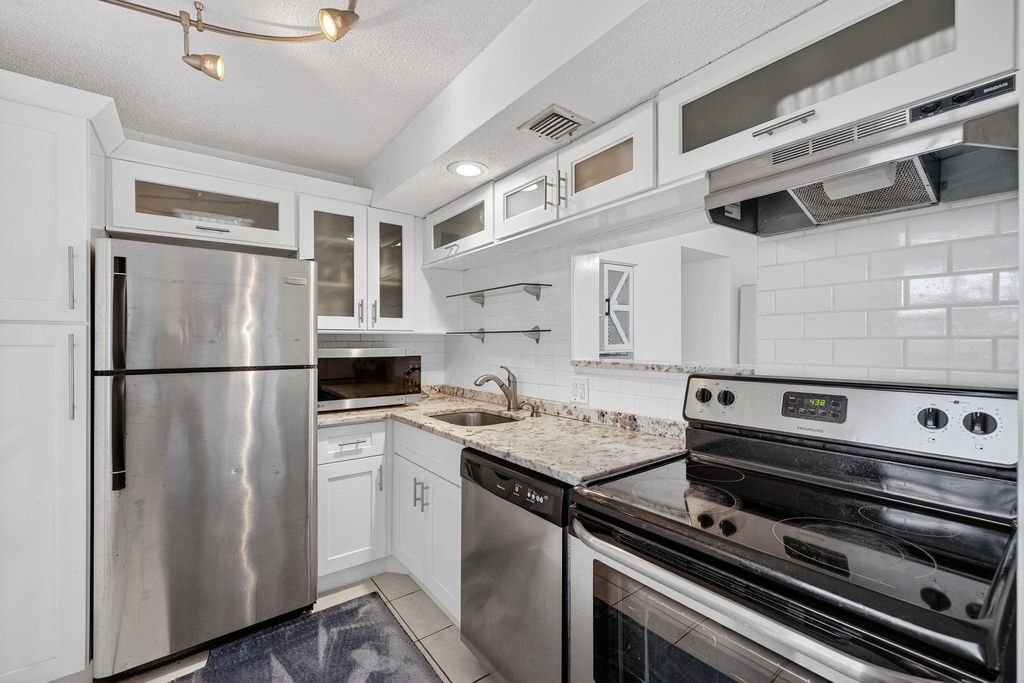 3300 N Palm Aire Dr 706, Pompano Beach, FL 33069