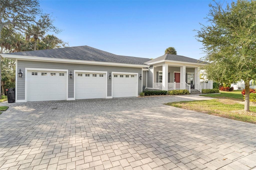 Image 4 of property listing at 1702 SAXON DRIVE, New Smyrna Beach, FL 32169