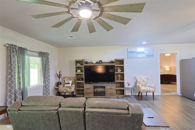 424398 Texanna Road, Checotah, OK 74426