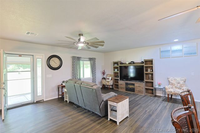 424398 Texanna Road, Checotah, OK 74426