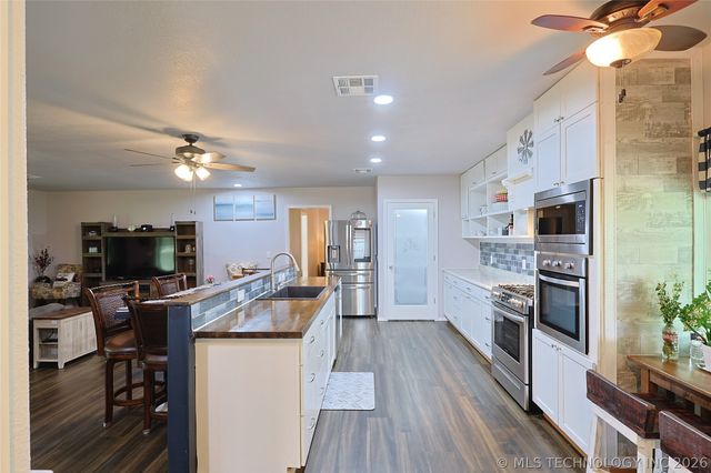 424398 Texanna Road, Checotah, OK 74426