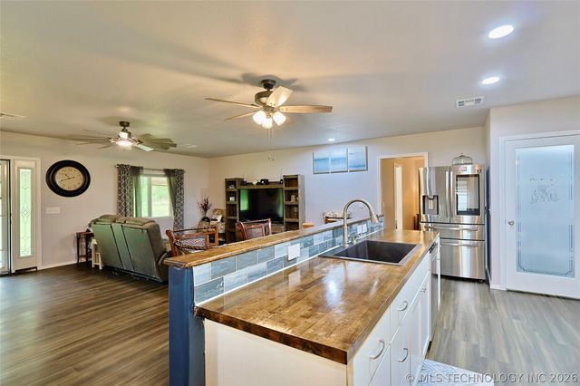 424398 Texanna Road, Checotah, OK 74426