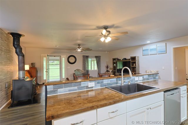 424398 Texanna Road, Checotah, OK 74426