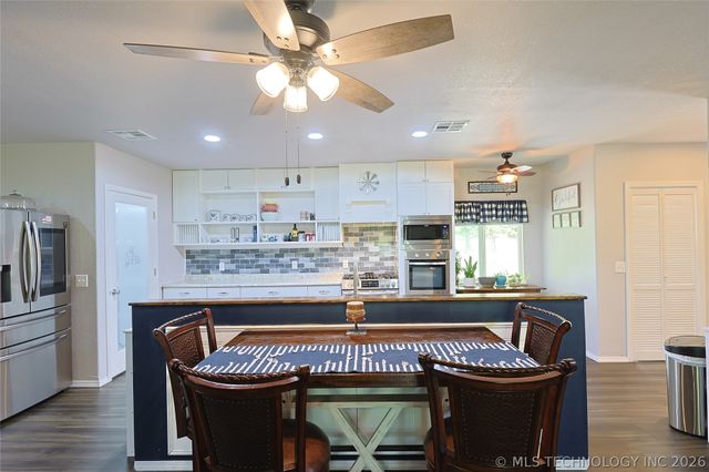 424398 Texanna Road, Checotah, OK 74426