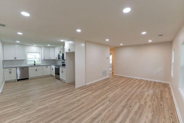 910 N Edith Avenue, Adrian, MO 64720