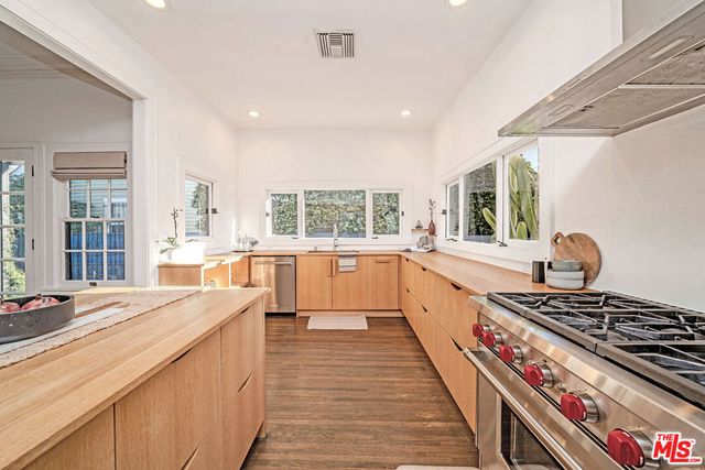 173 S Kingsley Drive, Los Angeles, CA 90004