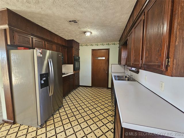 6370 W 430 Road, Pryor, OK 74361