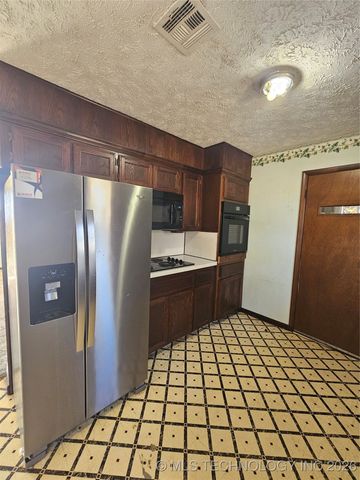 6370 W 430 Road, Pryor, OK 74361