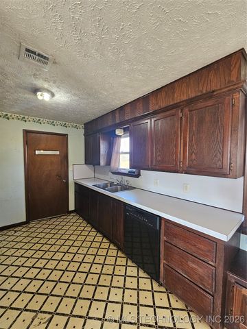 6370 W 430 Road, Pryor, OK 74361