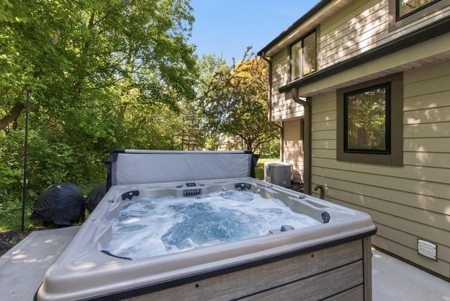 6501 River Meadows Turn, Racine, WI 53402