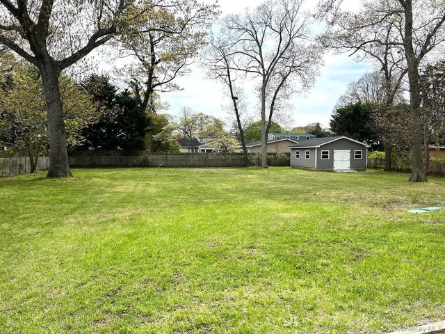 66-68 Hawthorne, East Islip, NY 11730