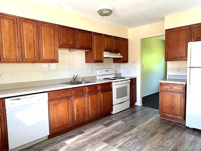 66-68 Hawthorne, East Islip, NY 11730