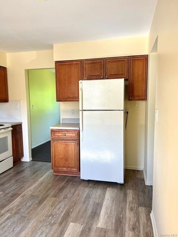 66-68 Hawthorne, East Islip, NY 11730
