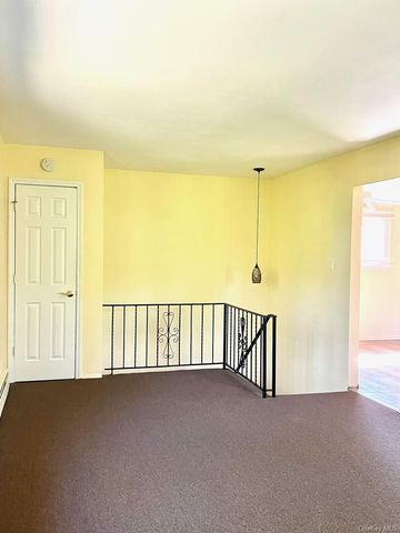 66-68 Hawthorne, East Islip, NY 11730