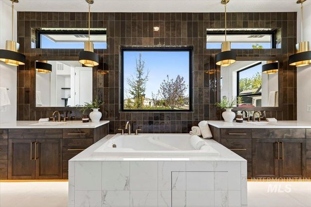 4900 W Braveheart St, Eagle, ID 83616