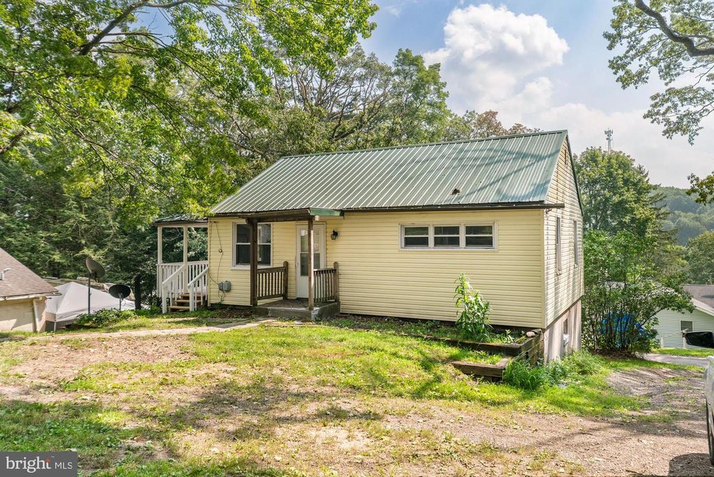 110 W PENNINGTON ST, Oakland, MD 21550