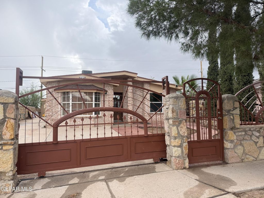 13464 SUNSET HILLS Drive, El Paso, TX 79928