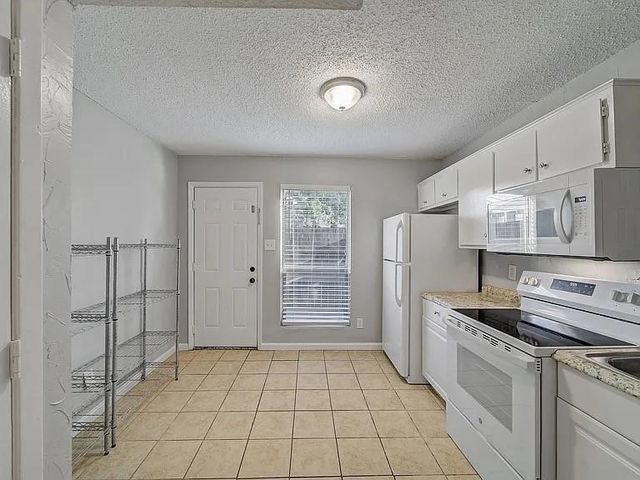 1901 Kingswood Court 1903, Denton, TX 76205