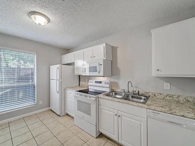 1901 Kingswood Court 1903, Denton, TX 76205