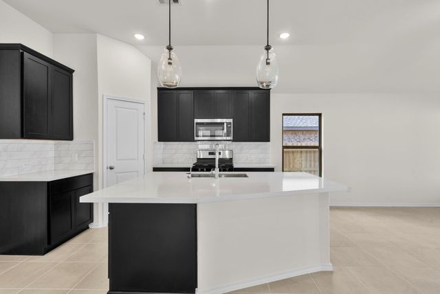 1064 Shoal Creek Trail, Conroe, TX 77304