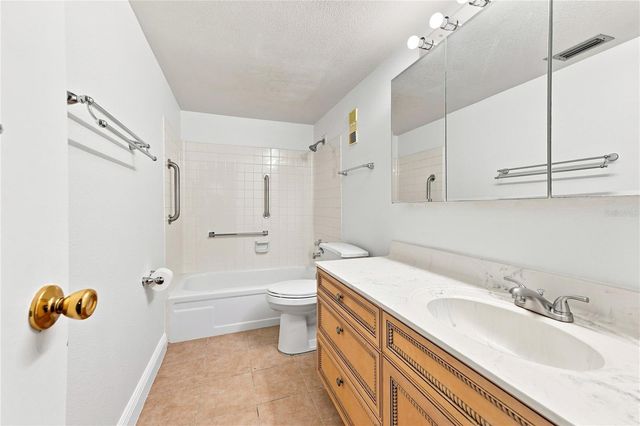3807 N OAK DRIVE D41, Tampa, FL 33611