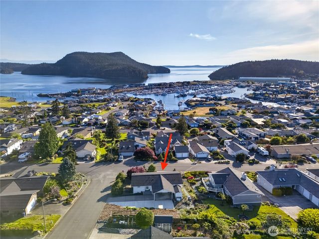 5012 Macbeth Drive, Anacortes, WA 98221