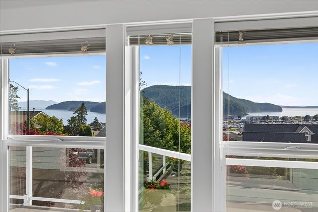5012 Macbeth Drive, Anacortes, WA 98221