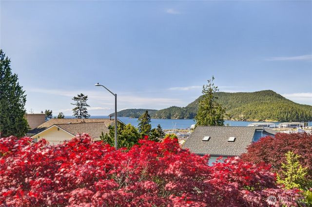 5012 Macbeth Drive, Anacortes, WA 98221