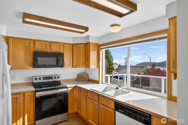 5012 Macbeth Drive, Anacortes, WA 98221