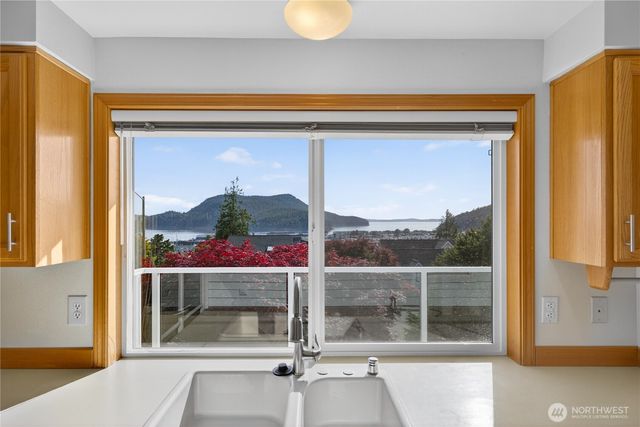 5012 Macbeth Drive, Anacortes, WA 98221