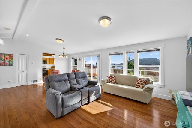 5012 Macbeth Drive, Anacortes, WA 98221