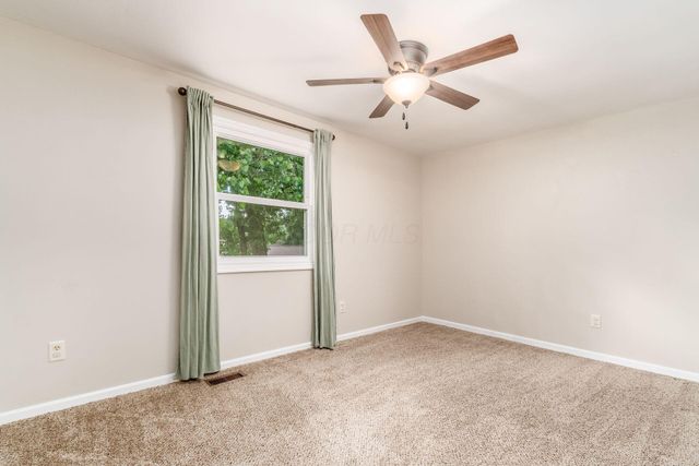 185 Lookout Lane SW, Pataskala, OH 43062